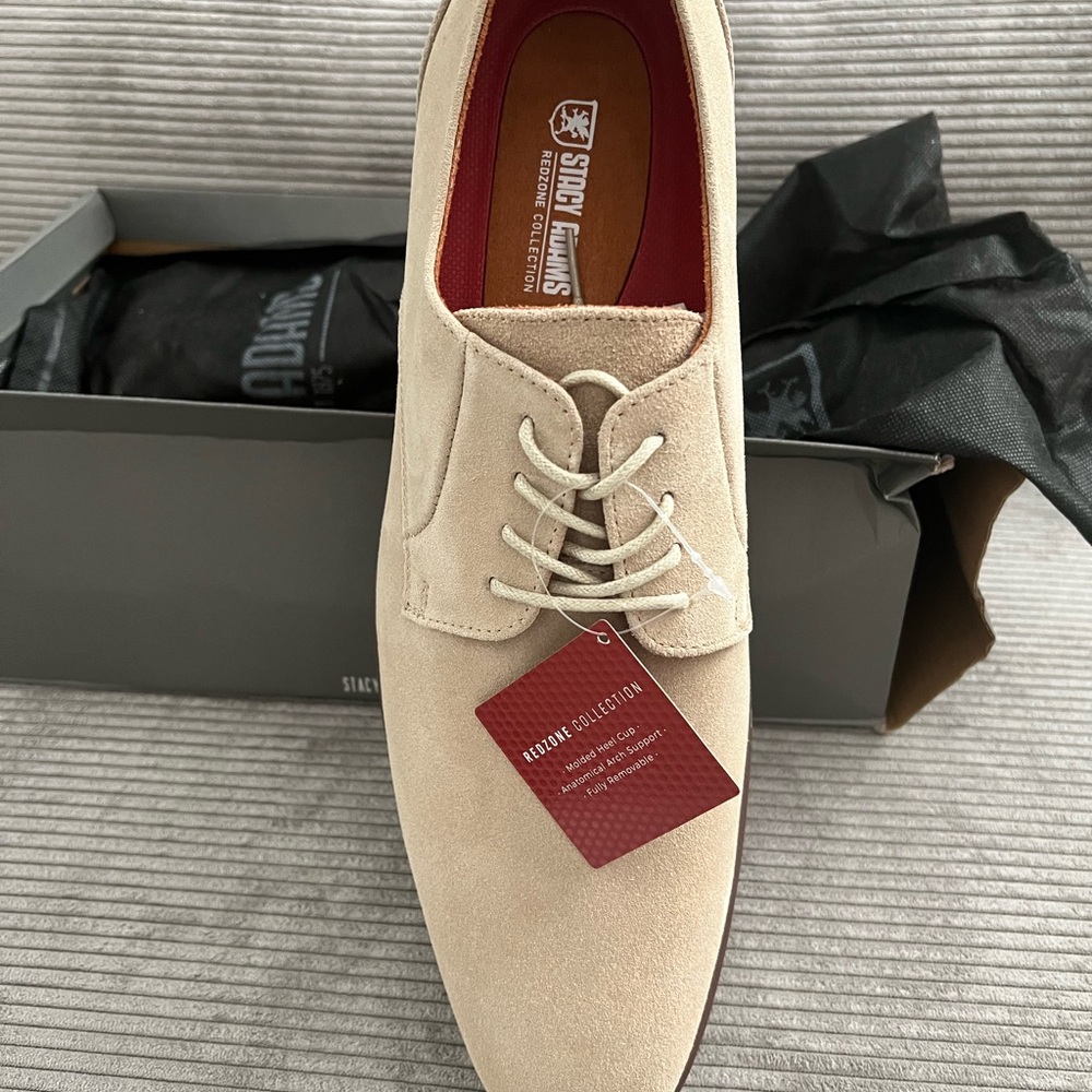 These beautiful Stacy, Oxford tan suede NWT